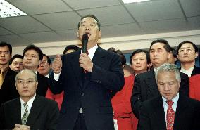 Taiwan's Soong announces formation of new party